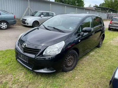 Gebraucht Toyota Verso Basis 132 PS (97 kW) 2011 Black mica / ink Van / Kleinbus