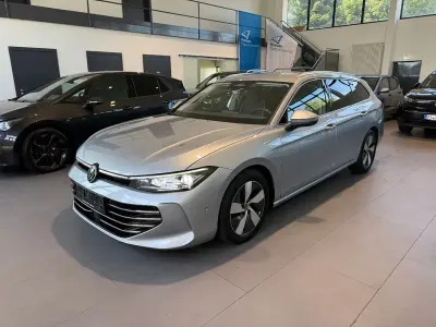Gebraucht VW Passat Elegance 150 PS (110 kW) 2024 Silber Kombi