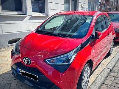 Gebraucht Toyota Aygo 72 PS (52 kW) 2018 Schwarz Kleinwagen