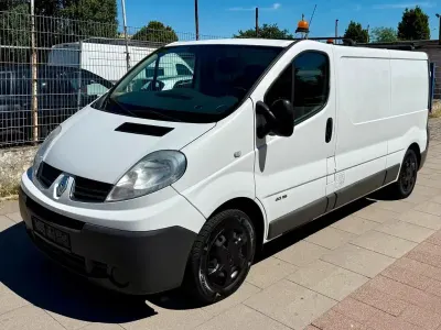 Gebraucht Renault Trafic 114 PS (83 kW) 2014 Weiß Van / Kleinbus