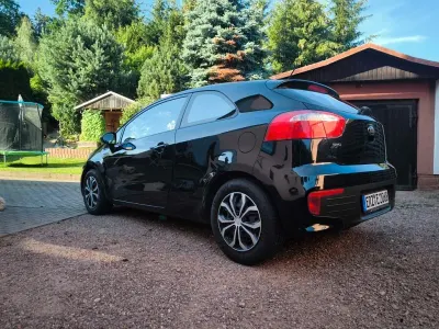 Gebraucht Kia Rio 84 PS (61 kW) 2016 Schwarz Kleinwagen
