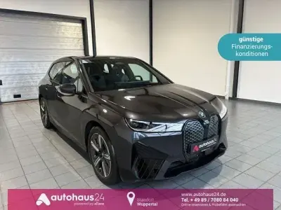 Usata BMW iX Sport Line 239 kW (326 CV) 2023 Argento SUV