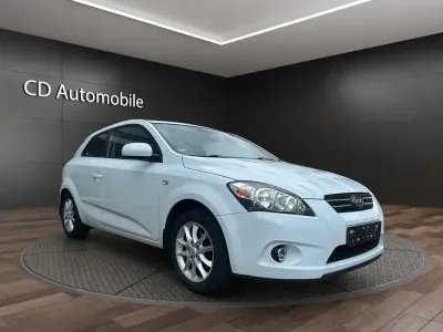 Używany Kia Ceed 126 KM (92 kW) 2011 Biały Hatchback