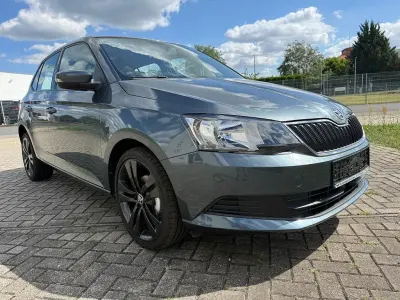 Gebraucht Skoda Fabia Ambition 75 PS (55 kW) 2015 Grau Limousine