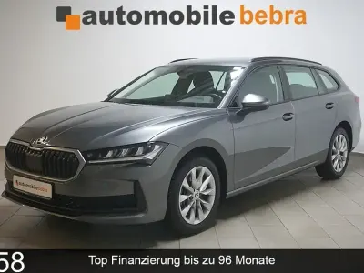 Gebraucht Skoda Superb Essence 193 PS (141 kW) 2025 Graphitegrau Kombi