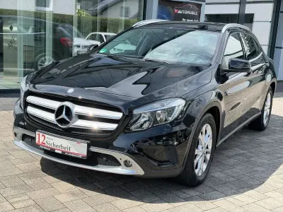 Gebraucht Mercedes GLA220 177 PS (130 kW) 2015 Nachtschwarz SUV