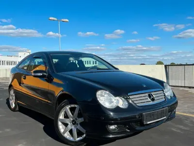 Käytetty Mercedes CLC180 143 HP (105 kW) 2007 Musta Viistoperä