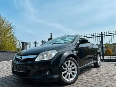 Używany Opel Tigra Sport 69 KM (50 kW) 2006 Czarny Kabriolet
