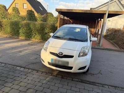 Usado Toyota Yaris 69 HP (50 kW) 2011 Branco Citadino