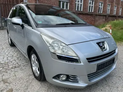 Gebraucht Peugeot 5008 Premium 156 PS (114 kW) 2010 Grau Van / Kleinbus