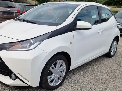Gebraucht Toyota Aygo Edition-S 69 PS (50 kW) 2016 Weiß Kleinwagen