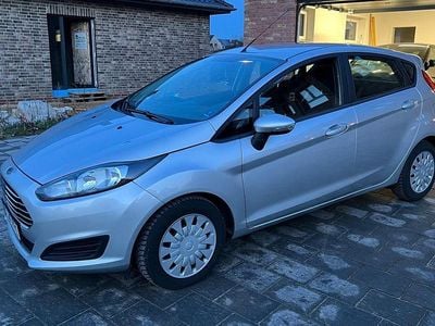 Silber Gebraucht 2014 Ford Fiesta Trend Kleinwagen | 6.400 € (Fairer Preis)