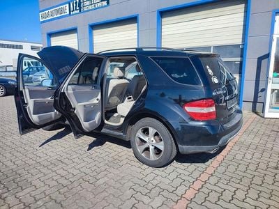 Gebraucht Mercedes ML320 224 PS (164 kW) 2008 Schwarz SUV