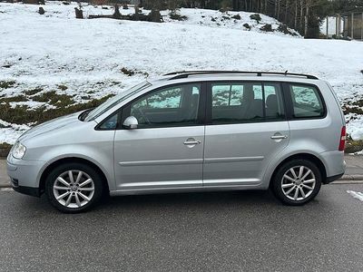 Grau Gebraucht 2005 VW Touran Van / Kleinbus | 2.200 € (Fairer Preis)