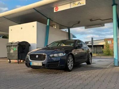 Gebraucht Jaguar XE 180 PS (132 kW) 2016 Blau Limousine