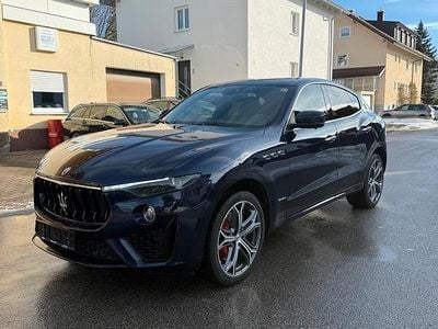 Blau Gebraucht 2021 Maserati Levante SUV | 39.000 €