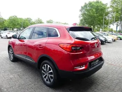 Gebraucht Renault Kadjar Zen 140 PS (102 kW) 2021 Rot SUV