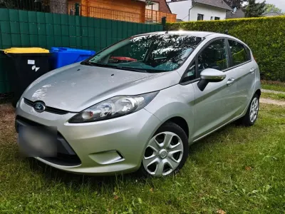 Gebraucht Ford Fiesta Trend 60 PS (44 kW) 2009 Silber Limousine