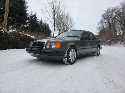 Grau Gebraucht 1988 Mercedes 260 Limousine | 4.199 €