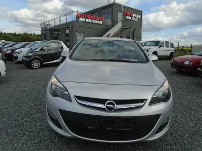 Gebraucht Opel Astra Edition 95 PS (69 kW) 2013 Silber Limousine