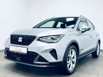Używany Seat Arona FR 110 KM (80 kW) 2023 Srebrny SUV