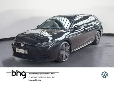 Gebraucht VW Passat R-line 150 PS (110 kW) 2026 Schwarz Kombi