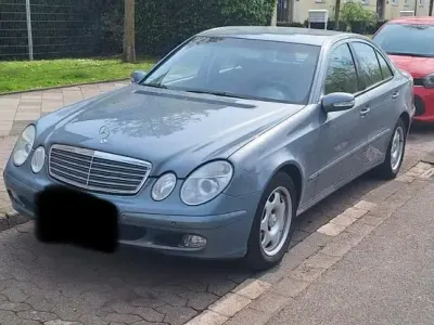 Gebraucht Mercedes E220 150 PS (110 kW) 2003 Blau Limousine