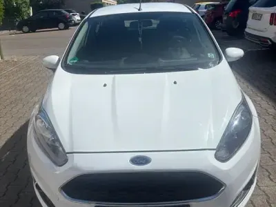 Gebraucht Ford Fiesta Trend 82 PS (60 kW) 2017 Weiß Kleinwagen