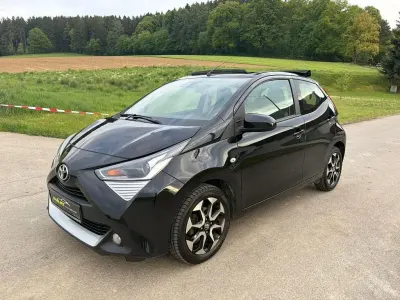 Używany Toyota Aygo x-sky 72 KM (52 kW) 2020 Czarny Hatchback