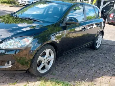 Gebraucht Kia Ceed 142 PS (104 kW) 2009 Schwarz Kleinwagen