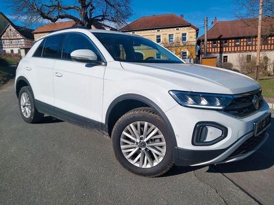 Gebraucht VW T-Roc Life 110 PS (80 kW) 2023 Weiß SUV