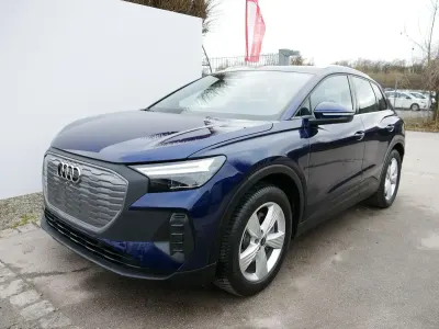 Gebraucht Audi Q4 e-tron Comfort 150 kW (204 PS) 2023 Navarrablau metallic SUV
