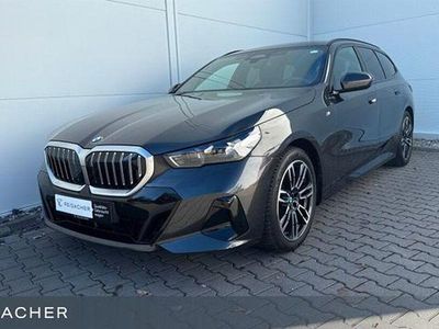 Gebraucht BMW 520 M Sport 197 PS (144 kW) 2025 Sophistograu brillanteffekt Kombi