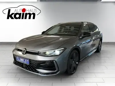 Gebraucht VW Passat R-line 193 PS (141 kW) 2026 Grau Kombi