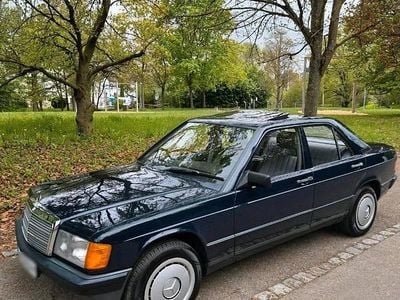 Second-hand Mercedes 190 118 CP (86 kW) 1987 Albastru Berlinǎ