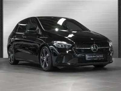 Gebraucht Mercedes B200 Progressive 163 PS (119 kW) 2025 Schwarz Van / Kleinbus