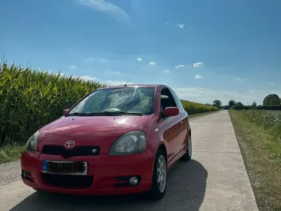 Gebraucht Toyota Yaris 106 PS (77 kW) 2003 Rot Kleinwagen