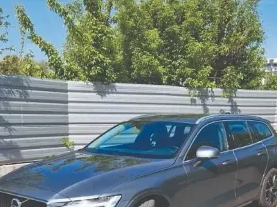 Gebraucht Volvo V60 Momentum 190 PS (139 kW) 2020 Grau Kombi