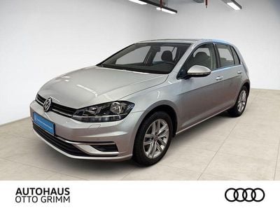 Gebraucht VW Golf VII Comfortline 86 PS (63 kW) 2018 Reflexsilber metallic (metallic) Limousine