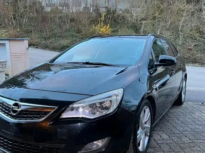 Gebraucht Opel Astra 140 PS (102 kW) 2012 Schwarz Kombi