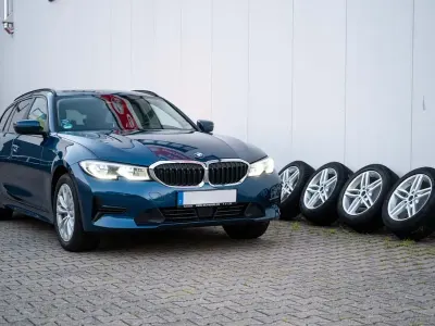 Gebraucht BMW 330e Advantage 292 PS (214 kW) 2021 Blau Kombi