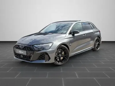 Neu Audi RS3 Sportback Advanced 400 PS (294 kW) 2026 Daytonagrau perleffekt (metallic) Kleinwagen