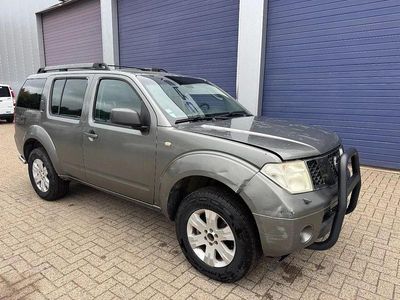 Grau Gebraucht 2005 Nissan Pathfinder SUV | 3.900 €