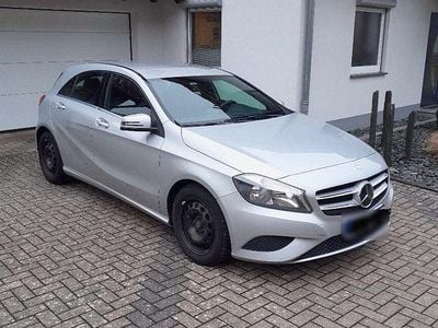 Gebraucht Mercedes A180 Style 122 PS (89 kW) 2014 Grau Limousine