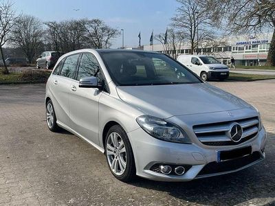 Gebraucht Mercedes B180 109 PS (80 kW) 2013 Silber Van / Kleinbus