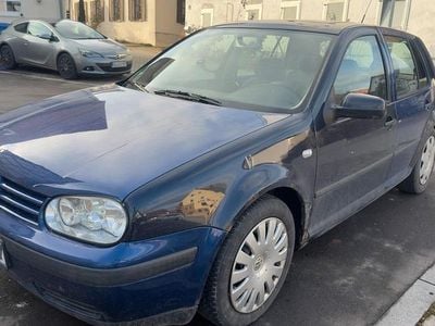 Blau Gebraucht 2000 VW Golf IV Kleinwagen | 1.000 € (Guter Preis)