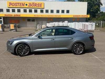 Grau Gebraucht 2015 Skoda Superb LAURIN & KLEMENT Limousine | 17.300 € (Fairer Preis)