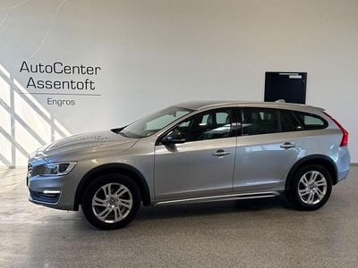Gebraucht Volvo V60 CC Momentum 150 PS (110 kW) 2017 Silber Kombi