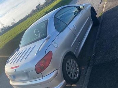 Gebraucht Peugeot 206 CC 109 PS (80 kW) 2004 Silber Cabrio