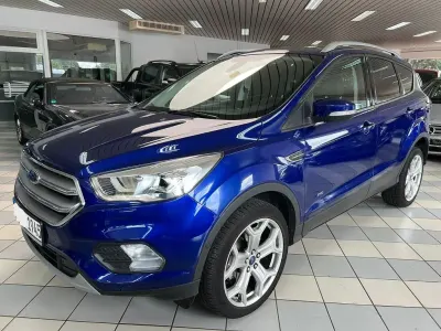 Gebraucht Ford Kuga Titanium 182 PS (133 kW) 2017 Blau SUV